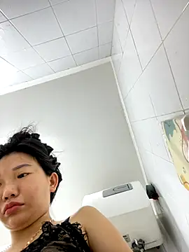 Snapshot of Miumieu chatting on 13, 10, 2025 Miumieu online show from 13, 10, 2025