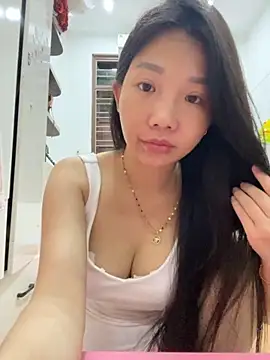 Snapshot of Miumieu chatting on 17, 11, 2025 Miumieu online show from 17, 11, 2025