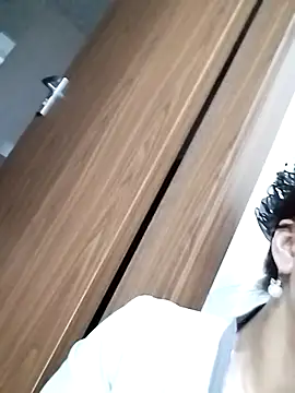 qinejr37 online show from 10, 9, 2025