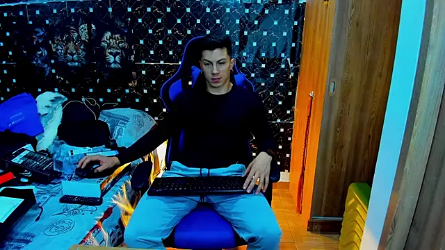 javiersexymann online show from 4, 12, 2025