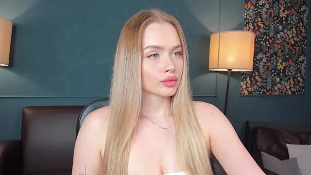 Snapshot of AvroraGoldie chatting on 15, 9, 2025 AvroraGoldie online show from 15, 9, 2025