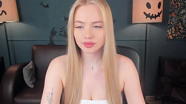 Snapshot of AvroraGoldie chatting on 22, 10, 2025 AvroraGoldie online show from 22, 10, 2025