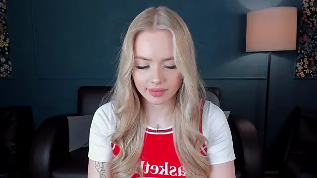 Snapshot of AvroraGoldie chatting on 5, 10, 2025 AvroraGoldie online show from 5, 10, 2025