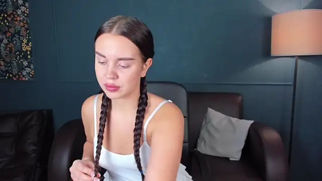 Snapshot of AmeliaRoyale chatting on 7, 10, 2025 AmeliaRoyale online show from 7, 10, 2025