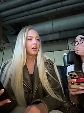 Snapshot of emilypeperoni chatting on 21, 9, 2025 emilypeperoni online show from 21, 9, 2025