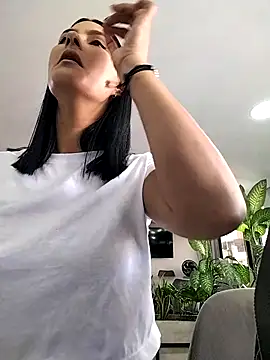 gabysanta  online show from 11, 11, 2025