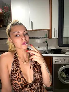 Snapshot of NoeliaGarcia17 chatting on 16, 9, 2025 NoeliaGarcia17 online show from 16, 9, 2025