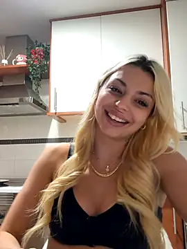 Snapshot of NoeliaGarcia17 chatting on 5, 10, 2025 NoeliaGarcia17 online show from 5, 10, 2025