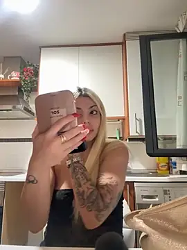 Snapshot of NoeliaGarcia17 chatting on 4, 10, 2025 NoeliaGarcia17 online show from 4, 10, 2025