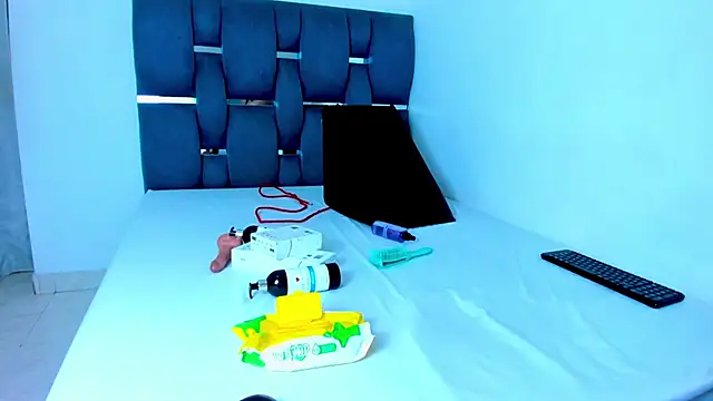 yourwife anna online show from 5, 10, 2025