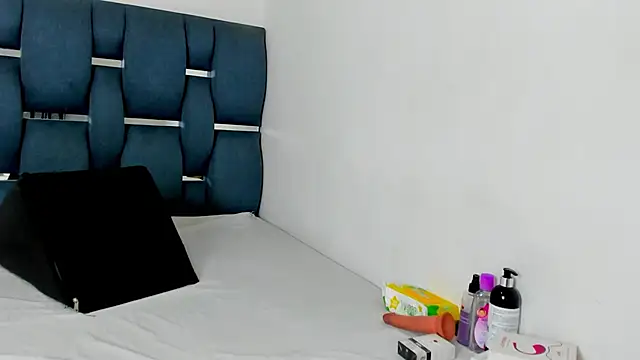 yourwife anna online show from 13, 9, 2025