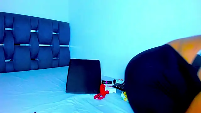 yourwife anna online show from 6, 10, 2025