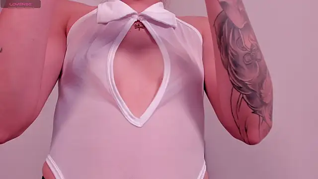 mae lyra online show from 13, 4, 2026