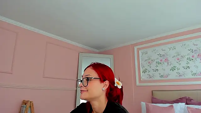 mae lyra online show from 28, 4, 2026