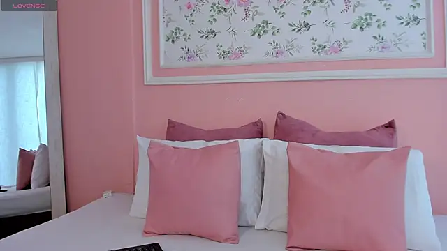 Snapshot of mae_lyra chatting on 19, 6, 2026 mae lyra online show from 19, 6, 2026