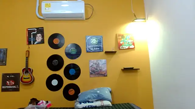 skinnyverus18 online show from 17, 9, 2025