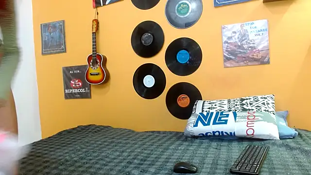 skinnyverus18 online show from 24, 9, 2025