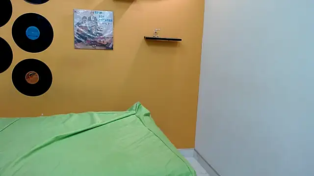 skinnyverus18 online show from 26, 2, 2026