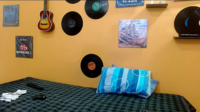 skinnyverus18 online show from 18, 12, 2025