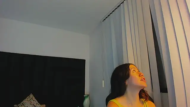 SaraWagner  online show from 10, 9, 2025