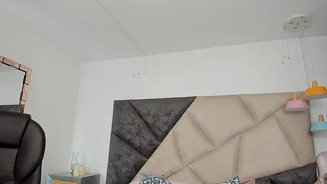 SaraWagner  online show from 21, 9, 2025