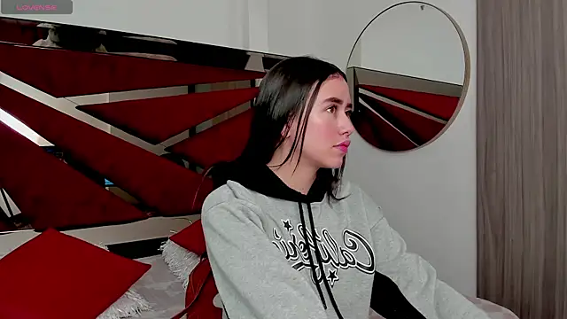 SaraWagner  online show from 15, 4, 2026