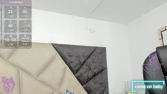 SaraWagner  online show from 14, 11, 2025