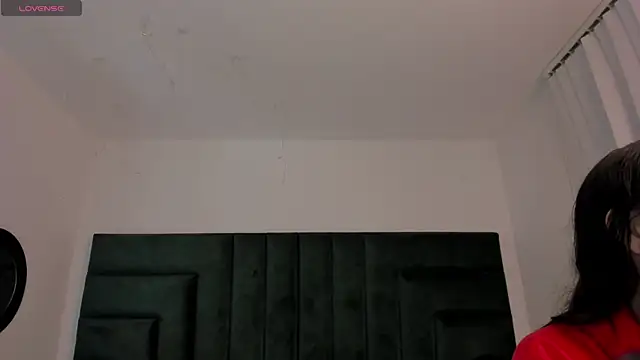 SaraWagner  online show from 12, 1, 2026