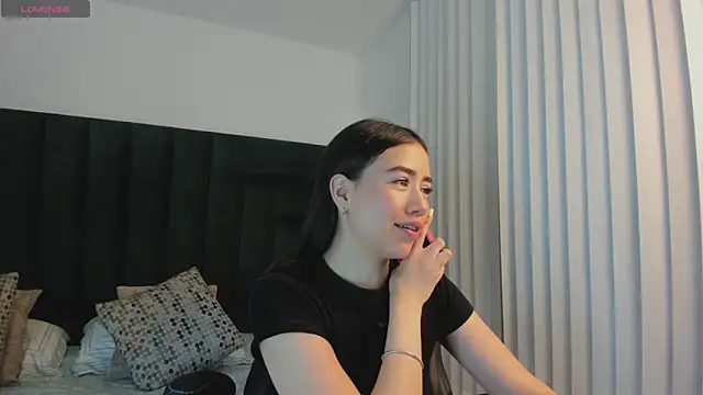 SaraWagner  online show from 1, 10, 2025