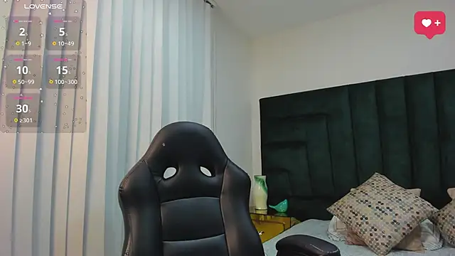 SaraWagner  online show from 29, 9, 2025