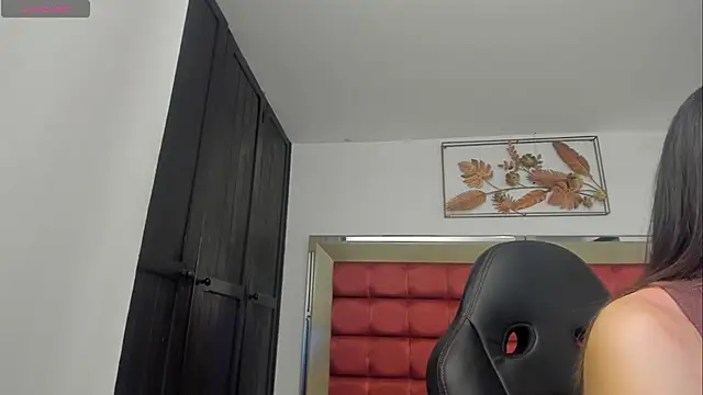 SaraWagner  online show from 9, 10, 2025