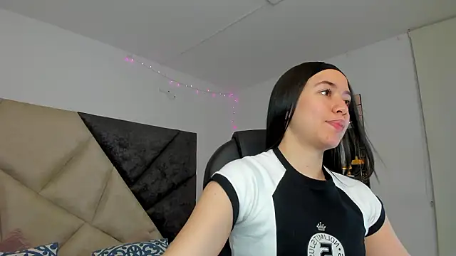 SaraWagner  online show from 2, 3, 2026