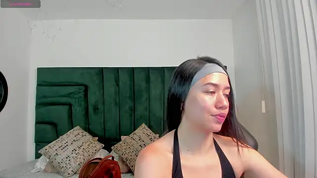 SaraWagner  online show from 13, 4, 2026