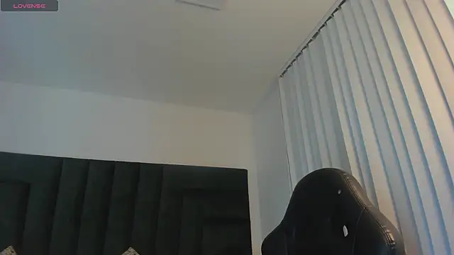 SaraWagner  online show from 30, 9, 2025