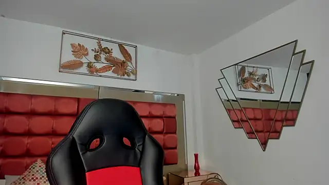 SaraWagner  online show from 15, 9, 2025