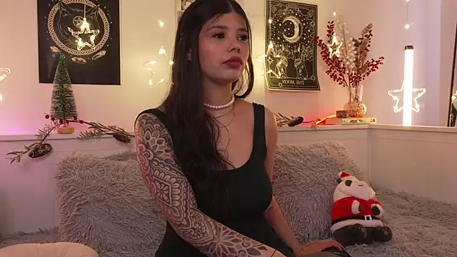 sophieee art online show from 16, 12, 2025