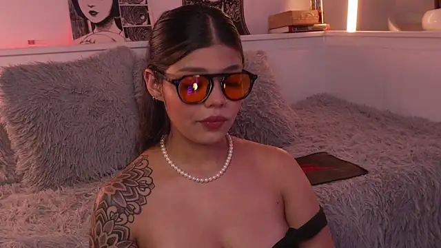 sophieee art online show from 7, 4, 2026