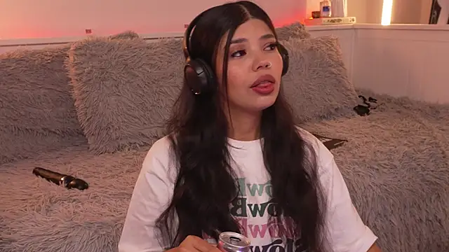 sophieee art online show from 12, 1, 2026