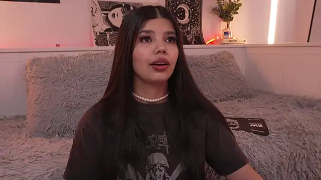 sophieee art online show from 25, 11, 2025