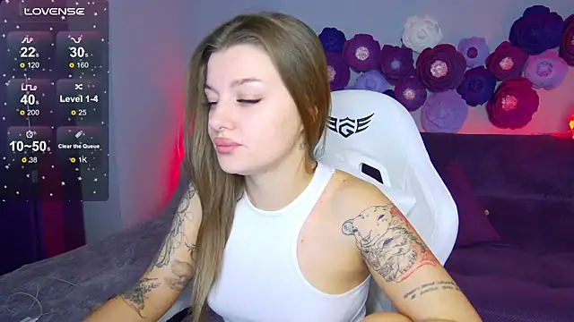 Snapshot of LindaBrilliant chatting on 23, 10, 2025 LindaBrilliant online show from 23, 10, 2025