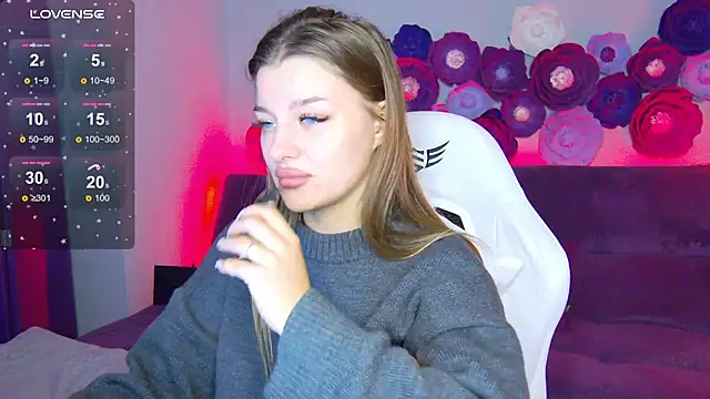 Snapshot of LindaBrilliant chatting on 10, 10, 2025 LindaBrilliant online show from 10, 10, 2025