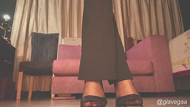 gigifontaine   online show from 3, 12, 2025