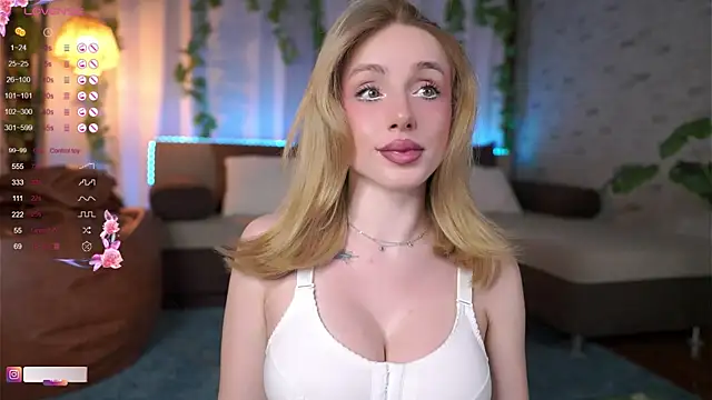 Snapshot of BabyyyLunaX chatting on 8, 6, 2026 BabyyyLunaX online show from 8, 6, 2026