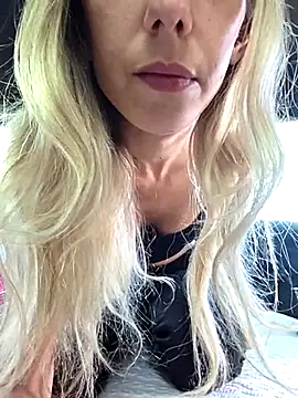 Snapshot of PetiteSecrets chatting on 5, 10, 2025 PetiteSecrets online show from 5, 10, 2025