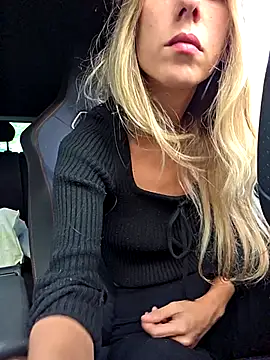 Snapshot of PetiteSecrets chatting on 15, 10, 2025 PetiteSecrets online show from 15, 10, 2025