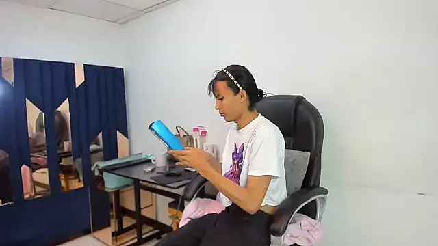 Aisha hotts777 online show from 11, 4, 2026