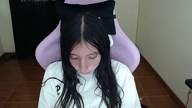 ScarlettShirahoshi online show from 14, 9, 2025