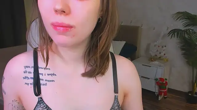 Snapshot of Lunar_Lily chatting on 23, 12, 2025 Lunar Lily online show from 23, 12, 2025