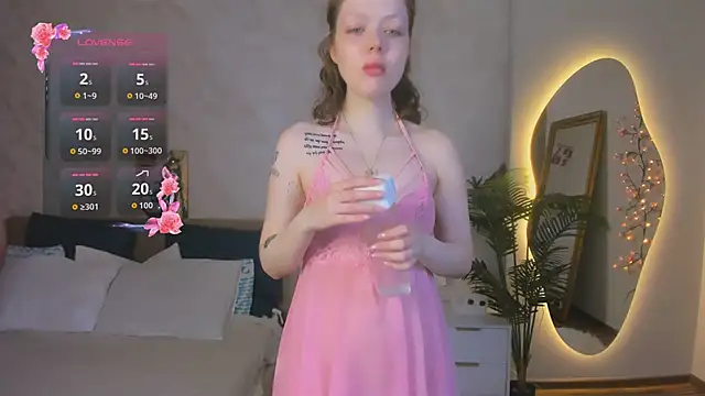 Snapshot of Lunar_Lily chatting on 19, 6, 2026 Lunar Lily online show from 19, 6, 2026