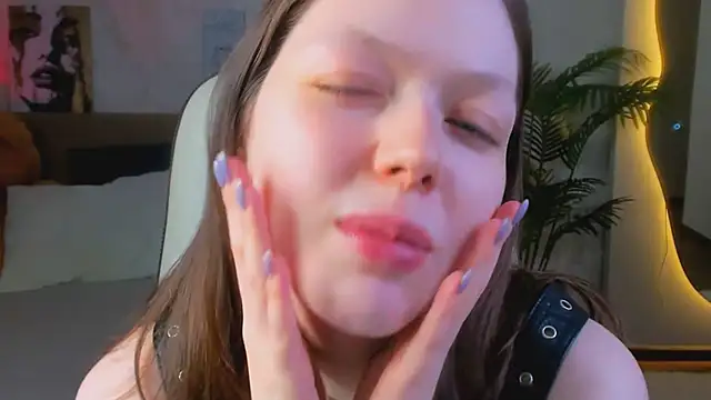 Lunar Lily online show from 18, 4, 2026